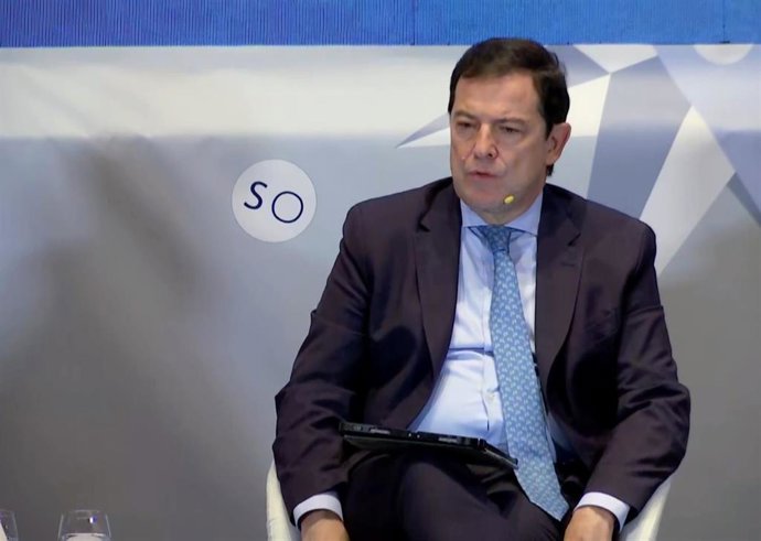 El presidente de la Junta de Castilla y León, Alfonso Fernández Mañueco, en el 'Foro Ancares. Los retos del Noroeste' celebrado en Ponferrada (León).