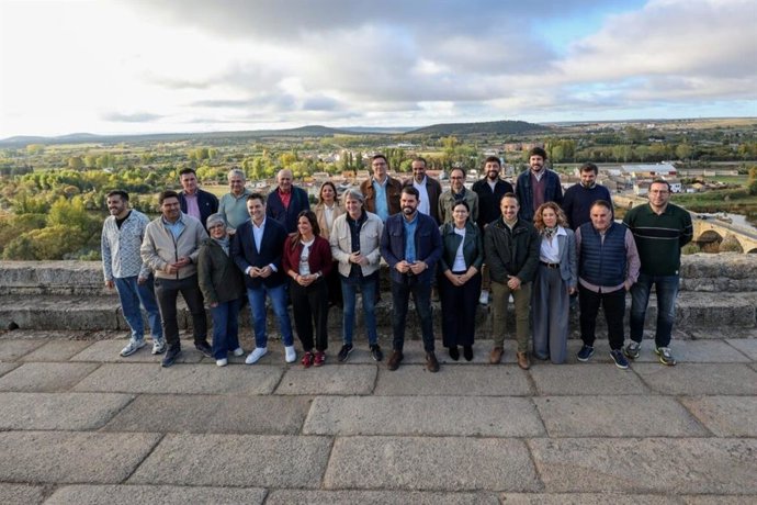 Responsables del PSOE de Extremadura y de Castilla y Léon en Ciudad Rodrigo.