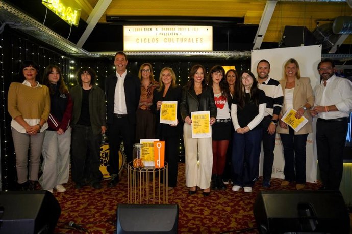 La consejera de Vivienda, Juventud y Ordenación del Territorio, Rocío Díaz, participa junto con la alcaldesa de Granada en la presentación de los ciclos culturales en Lemon Rock.