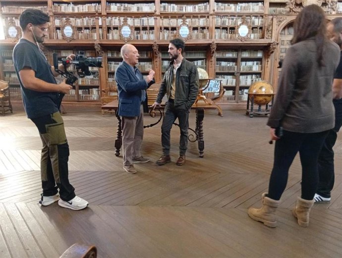 El actor Alejo Sauras protagoniza el vídeo promocional 'Salamanca. Una ciudad para rodarla' que se graba este viernes.