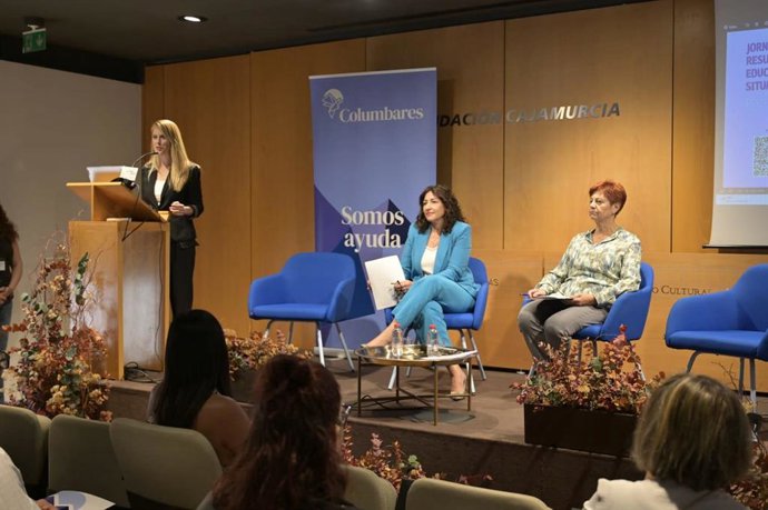 Los cuidados, la falta de recursos y trabas administrativas, barreras educativas de mujeres vulnerables