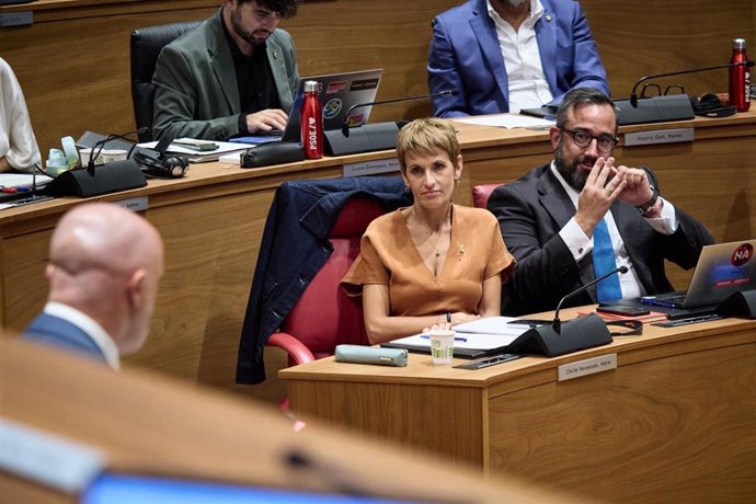La presidenta de Navarra, María Chivite, y el vicepresidente Javier Remírez, durante el debate sobre el Estado de la Comunidad, en el Parlamento de Navarra, a 24 de septiembre de 2026, en Pamplona, Navarra (España).