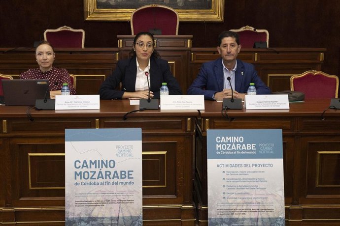 La delegada de Hacienda y Fondos Europeos de la Diputación de Córdoba, Ana Rosa Ruz, interviene en la jornada.