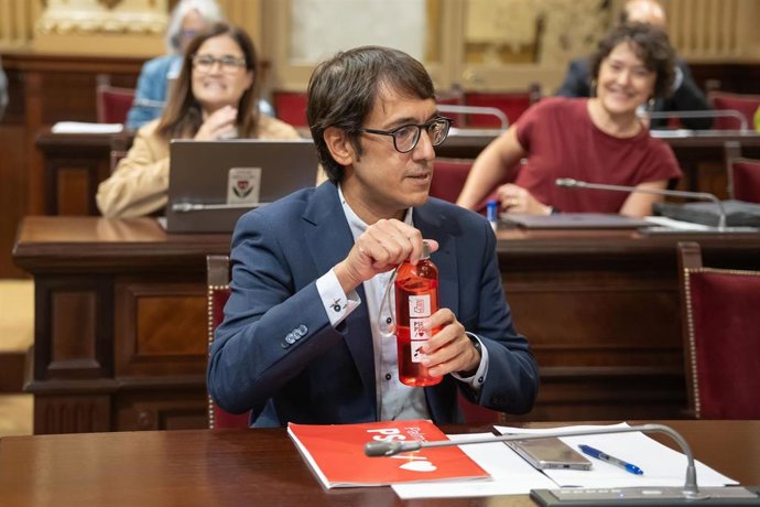 El Diputado en el Parlamento de las Islas Baleares por el PSIB, Iago Negueruela, durante la segunda jornada del Debate de Política General de Baleares, en el Parlament Balear, a 21 de octubre de 2026. 