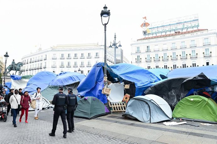 Acampada por la vivienda, en la Puerta del Sol