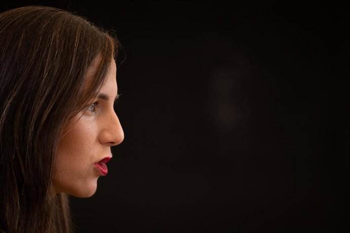 La secretaria general de Podemos, Ione Belarra, durante una rueda de prensa, en el Congreso de los Diputados, a 6 de octubre de 2026, en Madrid (España)