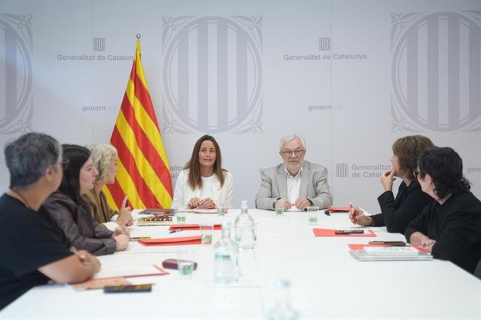 La consellera de Educación, Esther Niubó, y el presidente del Consell d'Educació de Catalunya (CEC), Joan Manuel del Pozo, durante una reunión sobre el sistema educativo catalán, a 23 de octubre de 2026, en Barcelona
