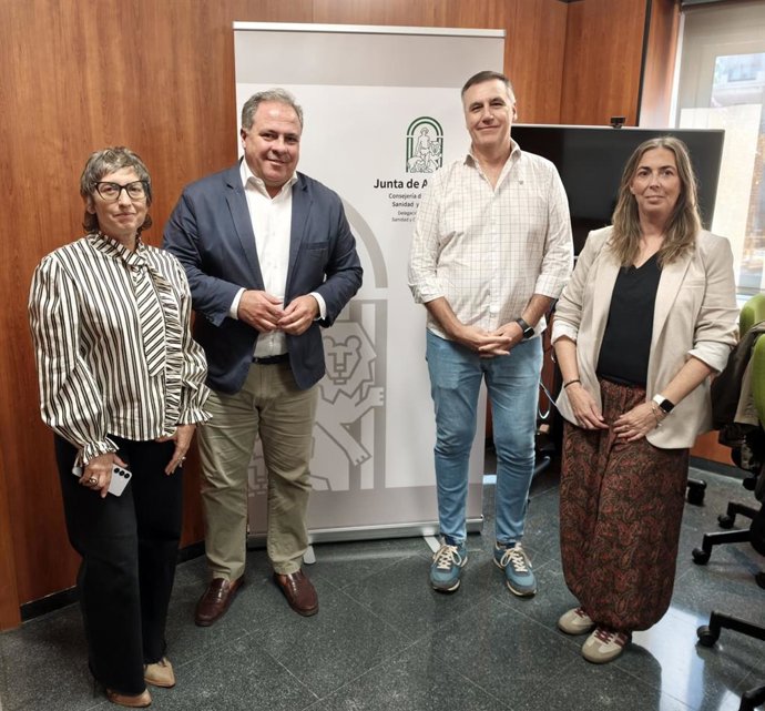 Reunión entre representantes de Satse Huelva con el delegado de Sanidad de la Junta en Huelva, Juan Carlos Duarte.