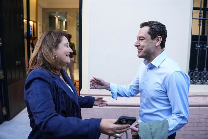 Archivo -  Juanma Moreno y Carmen Crespo