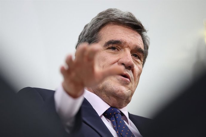 El Gobernador del Banco de España, José Luis Escrivá, durante la 12ª edición del Día de la Educación Financiera, en el Palacio de la Bolsa de Madrid, a 5 de octubre de 2026, en Madrid (España). Esta edición se celebra bajo el lema ‘Ahorra. Invierte. Avanz