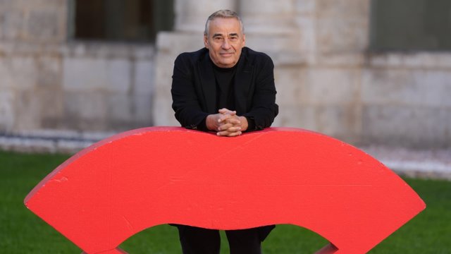 El actor Eduard Fernández en la Foto del Día de la 71 Seminci, donde presenta la seria 'Matar a un oso'.