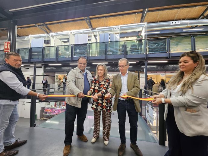 Guadalajara inaugura su primer Mercado de Productores con una treintena de expositores locales.