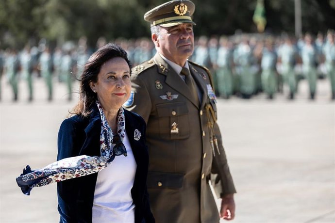 La ministra de Defensa, Margarita Robles, asiste a la toma de posesión del nuevo comandante general de Melilla, en la Base Alfonso XIII