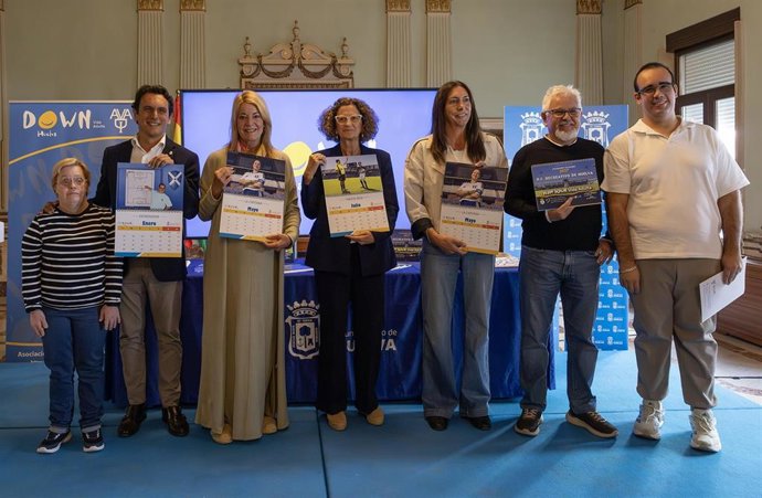 Archivo - Presentación en el Ayuntamiento de Huelva del calendario solidario 2027 de Down Huelva Vida Adulta-Avadi.