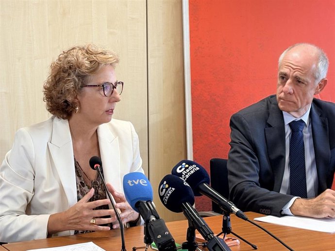 El presidente de la Cámara de Comercio de Santa Cruz de Tenerife, Santiago Sesé, y la directora general de la entidad, Lola Pérez