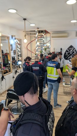 Operatiu policial en establiments de Tortosa