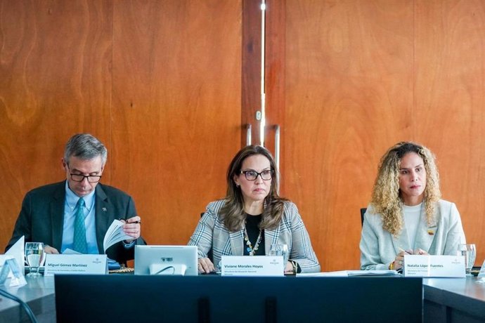 En el centro de la imagen, la exministra Viviane Morales, nueva comisionada para la paz de Colombia