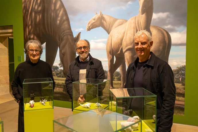 Presentación en el Museo San Telmo de la exposición 'Mauricio Antón: arte y paleontología'
