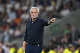 Jose Mourinho, head coach of Real Madrid CF, calls to Vinicius Junior during the Spanish League, LaLiga EA Sports, football match between Real Madrid and Villarreal CF at Bernabeu stadium on October 10, 2026, in Madrid, Spain.