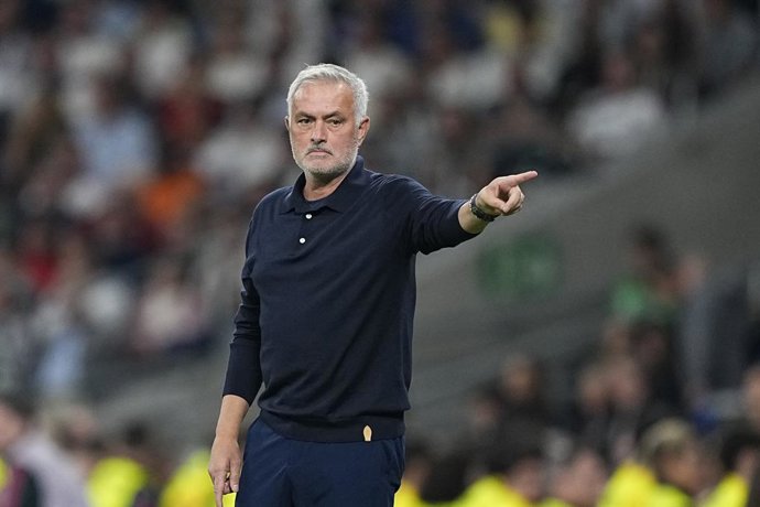 Jose Mourinho, head coach of Real Madrid CF, calls to Vinicius Junior during the Spanish League, LaLiga EA Sports, football match between Real Madrid and Villarreal CF at Bernabeu stadium on October 10, 2026, in Madrid, Spain.