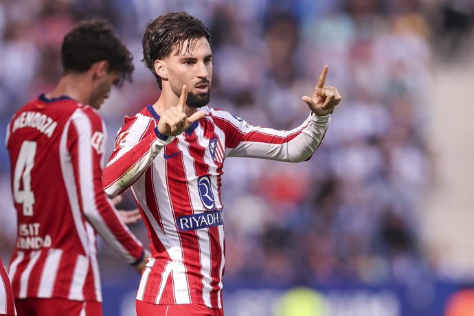 Alex Baena of Atletico de Madrid celebrates a goal during the Spanish league, LaLiga EA Sports, football match played between RCD Espanyol and Atletico de Madrid at RCDE Stadium on October 17, 2026 in Cornella, Spain.<