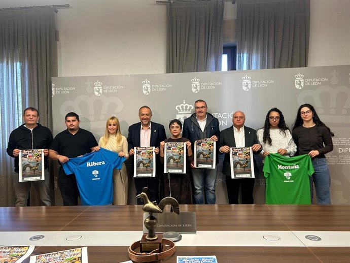 Presentación del corro de lucha leonesa Montaña-Ribera que se celebrará este sábado en Puente Almuhey (León).