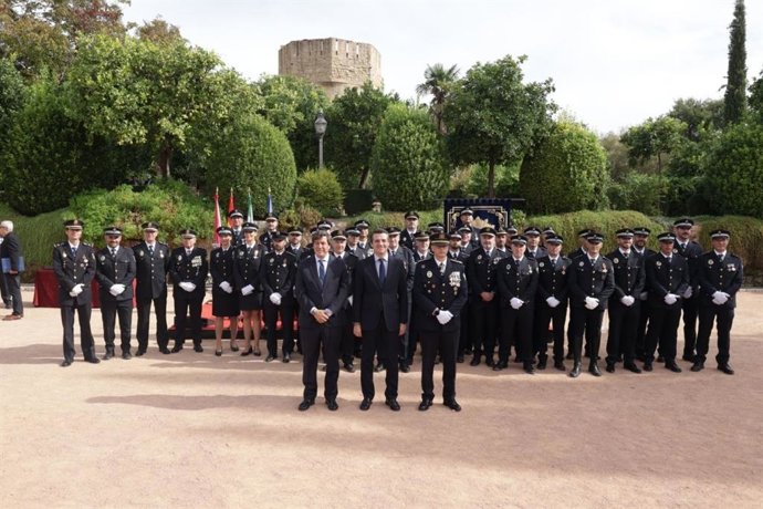 Celebración del acto por la festividad de San Rafael Arcángel, Patrón de la Policía Local, con la presencia del alcalde, José María Bellido, en los Jardines del Alcázar de los Reyes Cristianos.