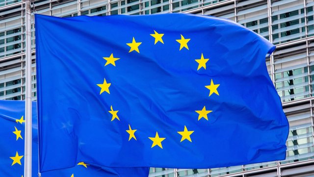 Archivo - Banderas de la Unión Europea.
