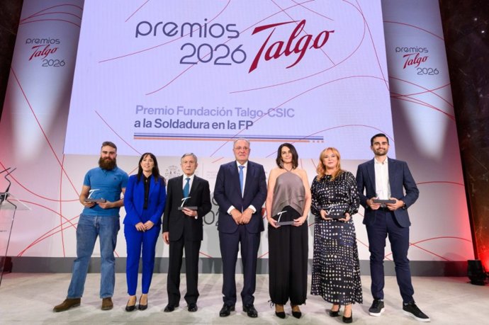 Foto de familia de todos los reconocidos en la actual edición de los premios Talgo.