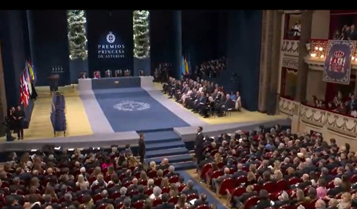 Los Reyes presiden la ceremonia de los Premios Princesa de Asturias 2026