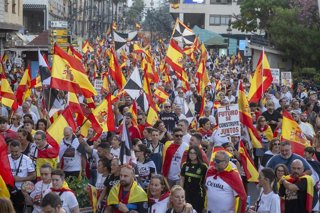 Archivo - Cientos de personas durante una concentración para protestar por las consecuencias de la crisis migratoria, a 2 de septiembre de 2026, en Ceuta (España).