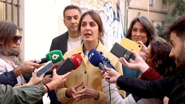 Más Madrid dice que Feijóo quiere en el Gobierno a quienes acosan ante clínicas