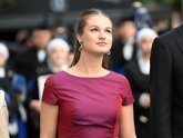 Foto: La Princesa Leonor elige el brillo y la sofisticación con un vestido frambuesa en los Premios Princesa de Asturias