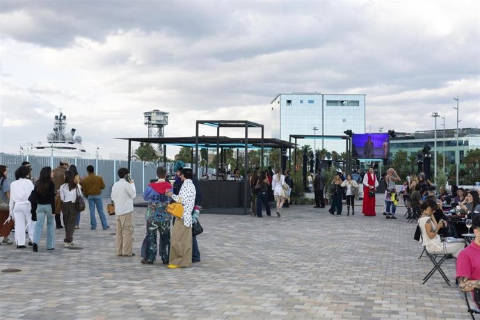 Panorámica del salón de moda en Marina Seca del Port Vell de Barcelona