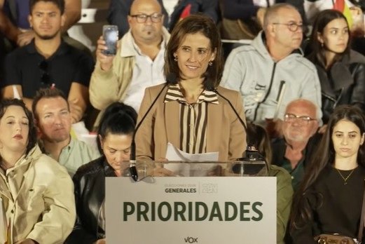 La candidata de Vox al Congreso por Baleares, Maribel Cerezo, en un mitin en Maó.
