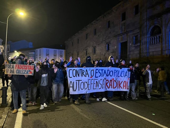 Una manifestación en Santiago clama contra la "violencia policial" ejercida en A Coruña esta semana, a 23 de octubre de 2026.