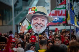 Un mitin a favor del presidente de Brasil, Luiz Inácio Lula da Silva, en la playa de Copacabana, en la zona sur de la ciudad.