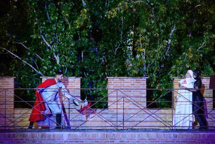 Archivo - Fran Perea y Luz Valdenebro representa el Don Juan Tenorio de Alcalá de Henares