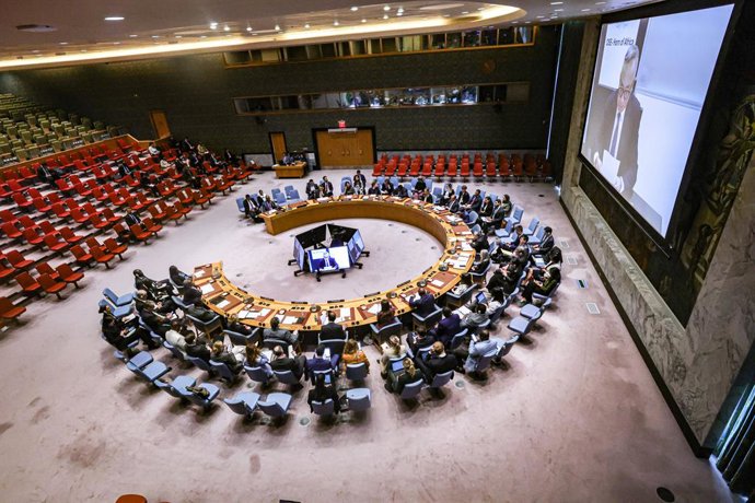 Archivo - May 7, 2026, New York, New York, USA: GUANG CONG, Special Envoy of the Secretary-General for the Horn of Africa projected on a screen in front of the Sudan Deputy Permanent Representative AMMAR MOHAMMED MAHMOUD in the Security Council during a m