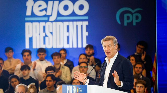 El presidente del Partido Popular, Alberto Núñez Feijóo, durante un acto de precampaña del PP, en el Palau de Congressos de Catalunya, a 18 de octubre de 2026, en Barcelona.