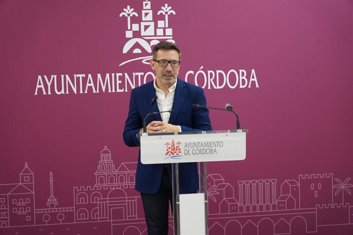 Córdoba.- El PSOE critica que "el Ayuntamiento paga 500.000 euros en intereses de demora por abonar tarde a proveedores"