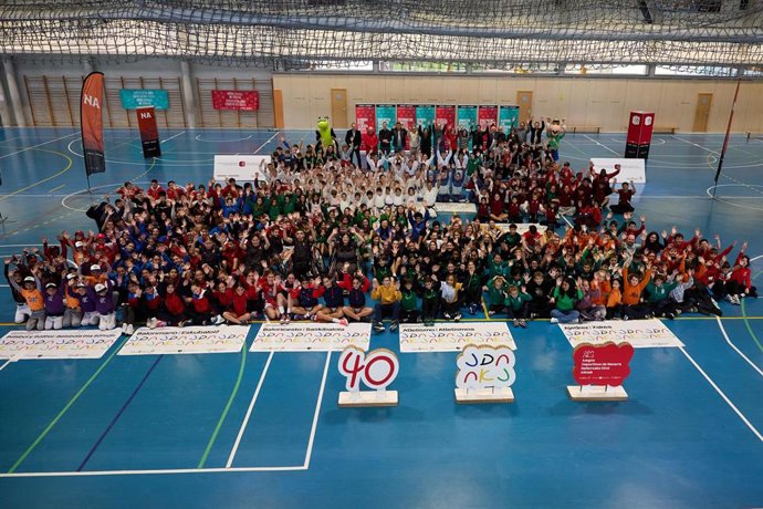 Imagen de los deportistas participantes en la jornada inaugural.