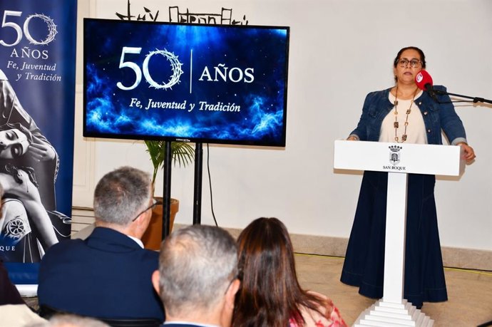 La vicepresidenta delegada de Participación Ciudadana de la Mancomunidad de Municipios del Campo de Gibraltar, María Teresa García León, en los actos organizados por la Hermandad de las Angustias de San Roque en su 50 aniversario.