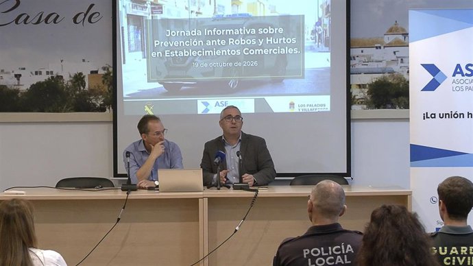 El alcalde de Los Palacios en una Jornada de Seguridad con empresarios y cuerpos de seguridad.