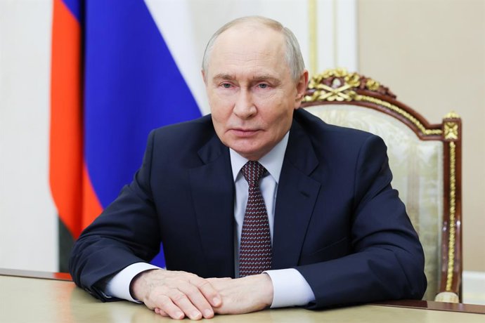RÚSSIA, MOSCOU – 23 DE OUTUBRO DE 2026: O presidente da Rússia, Vladimir Putin, faz um discurso por vídeo transmitido pela televisão aos participantes do Fórum Internacional de 2026 “Rússia: País do Esporte”