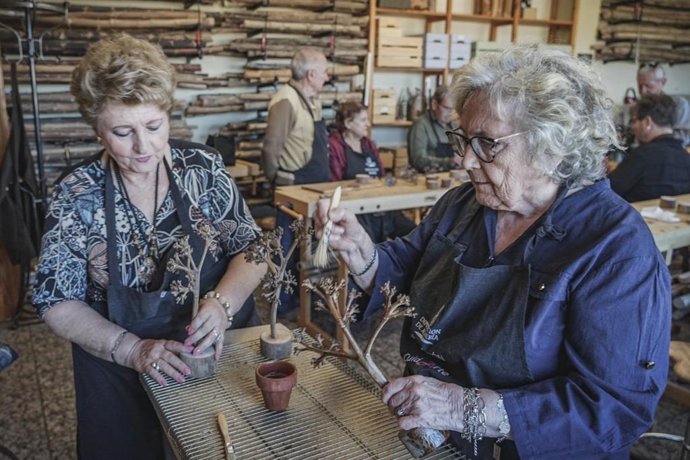 Participantes en el taller de artesanía celebrado en Sorbas (Almería).