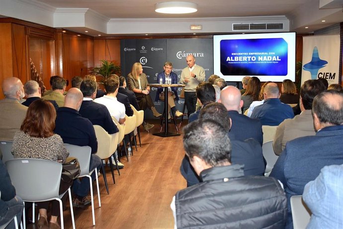 El vicesecretario de Economía y Desarrollo Sostenible del PP, Alberto Nadal, asiste a un encuentro con empresarios en Badajoz, a 24 de octubre de 2026.