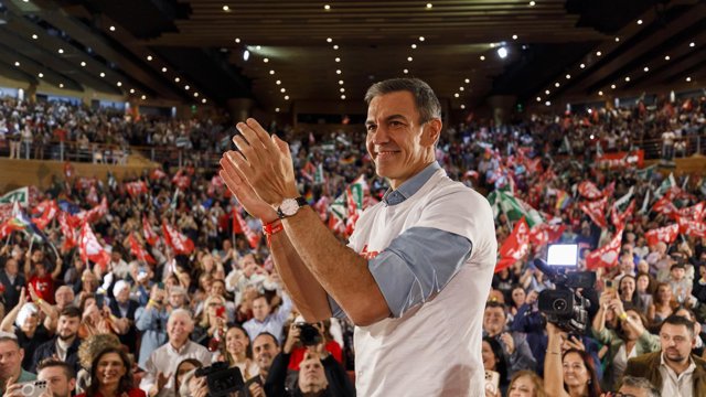 El secretario general del PSOE y presidente del Gobierno, Pedro Sánchez, en el acto de precampaña celebrado en el Palacio de Congresos de Granada.
