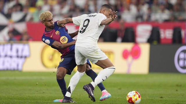 Archivo - Kylian Mbappé y Lamine Yamal
