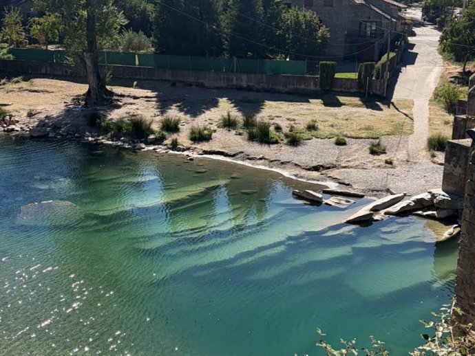El río Ara a su paso por Boltaña.